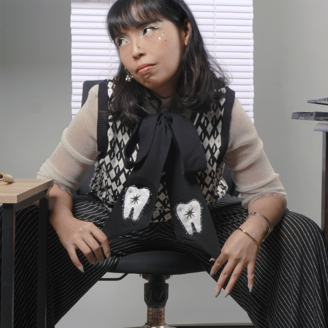 Secretary Bow - TWO FRONT TEETH š¦·