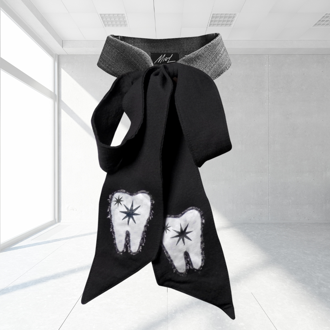 Secretary Bow - TWO FRONT TEETH š¦·